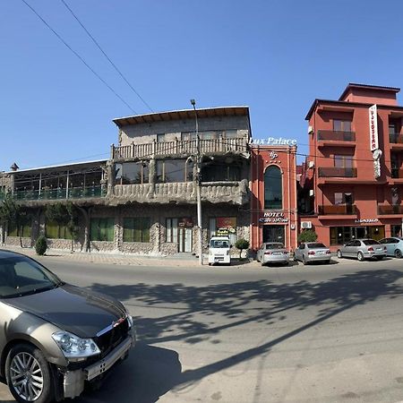 Lux Palace Hotel Kutaisi Eksteriør bilde