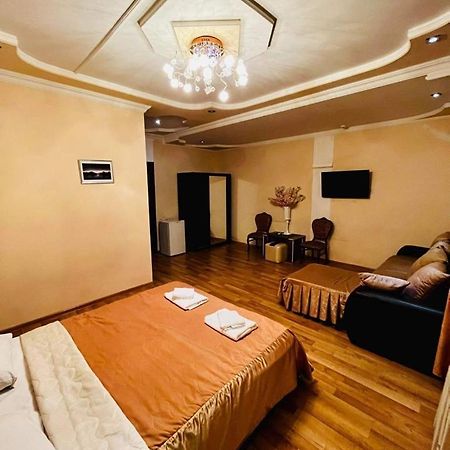 Lux Palace Hotel Kutaisi Eksteriør bilde