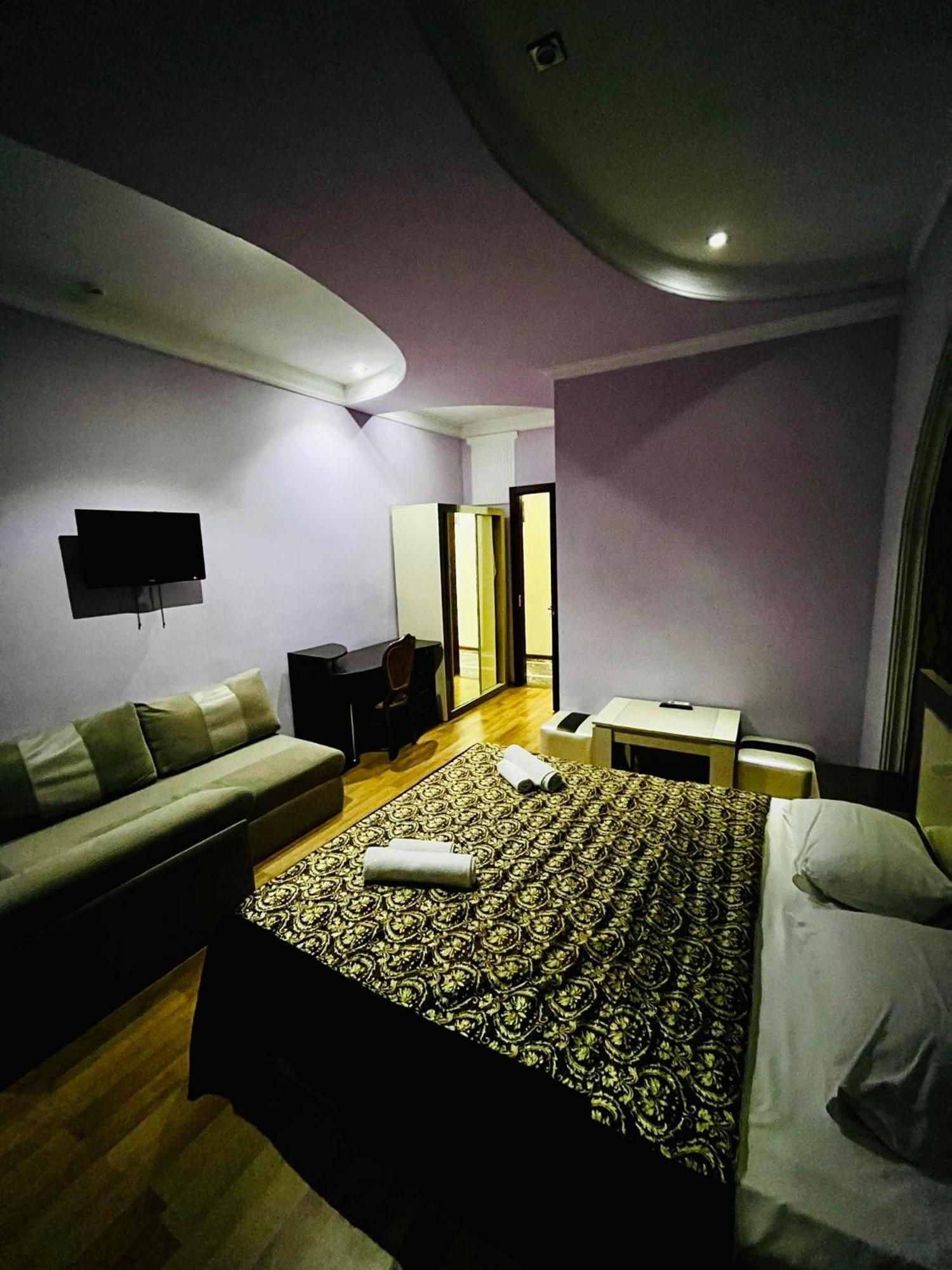 Lux Palace Hotel Kutaisi Eksteriør bilde