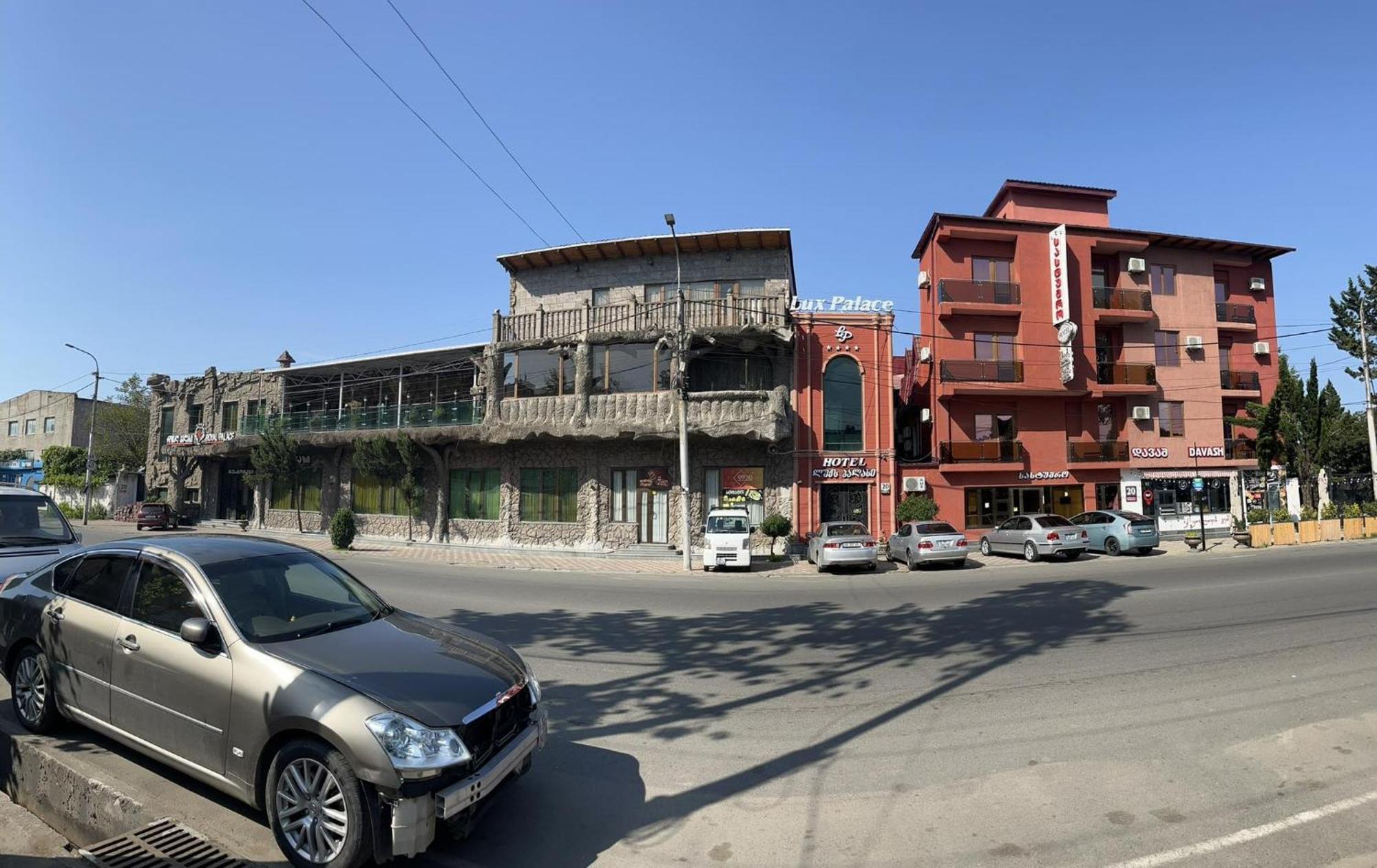 Lux Palace Hotel Kutaisi Eksteriør bilde