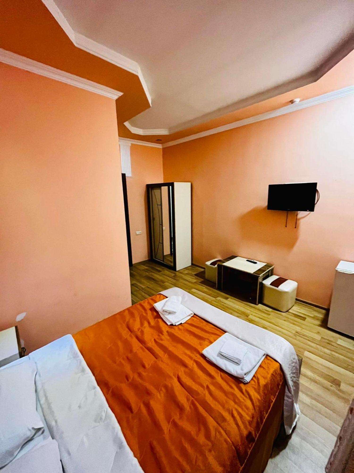 Lux Palace Hotel Kutaisi Eksteriør bilde