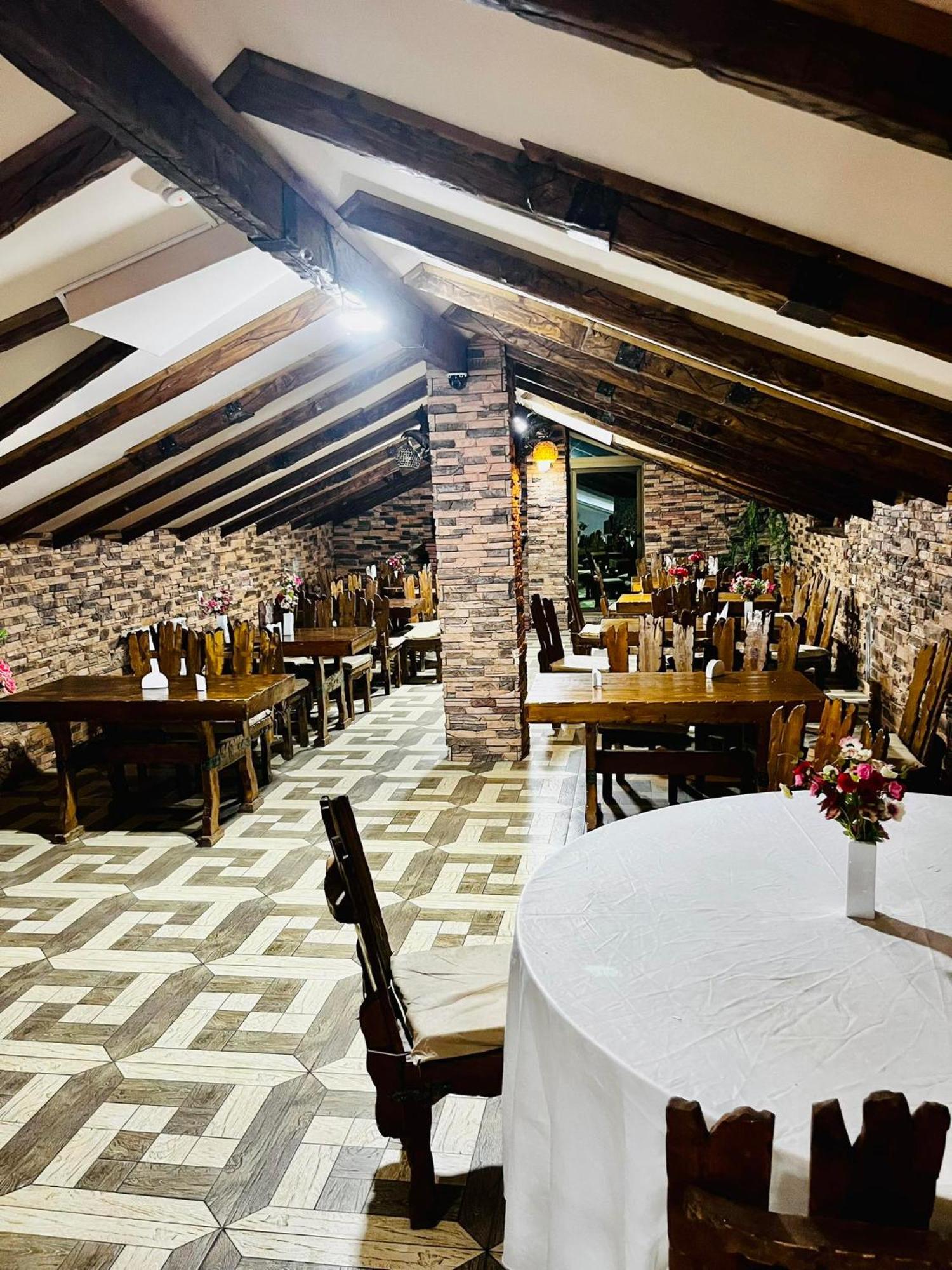 Lux Palace Hotel Kutaisi Eksteriør bilde