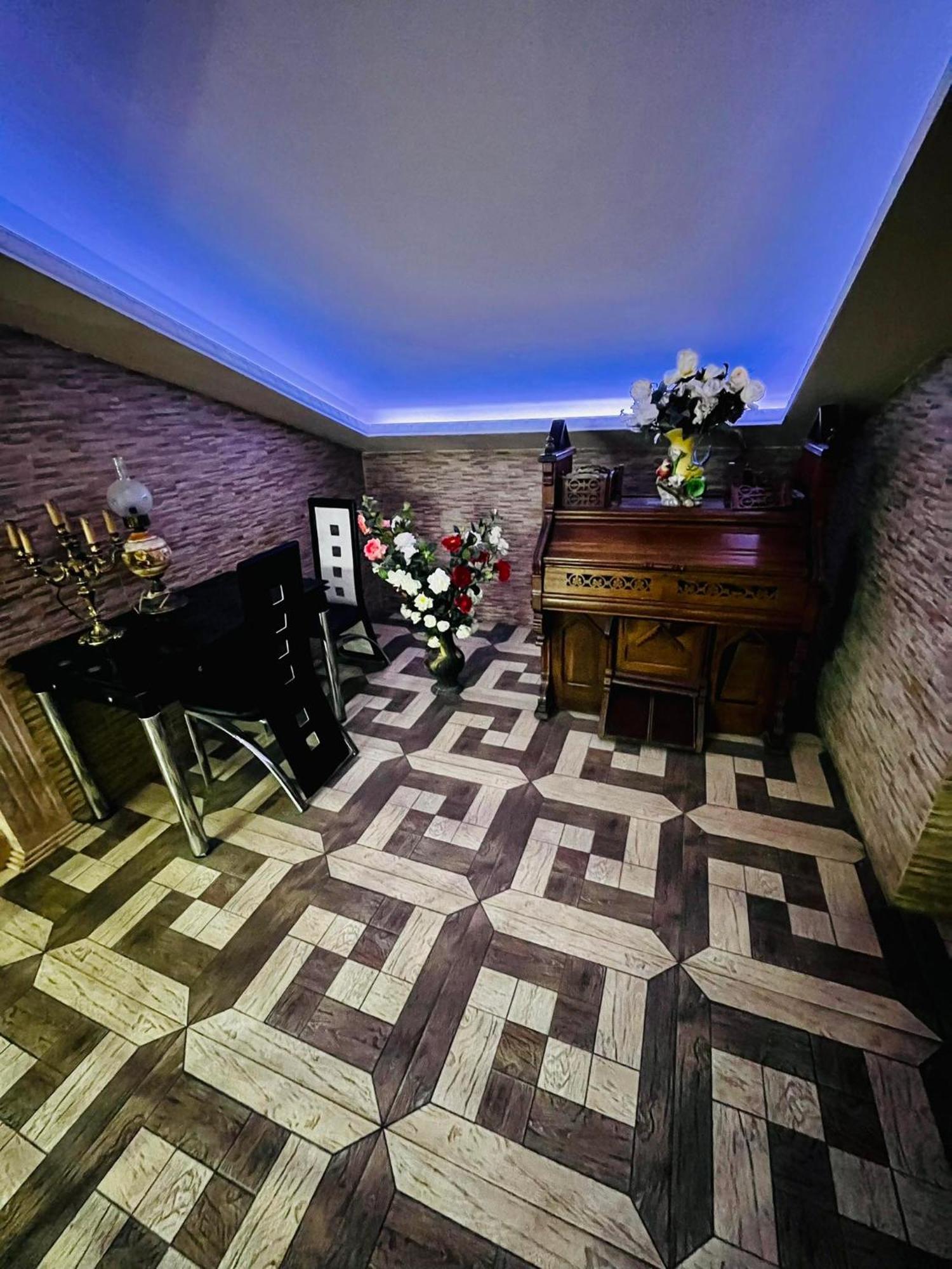 Lux Palace Hotel Kutaisi Eksteriør bilde