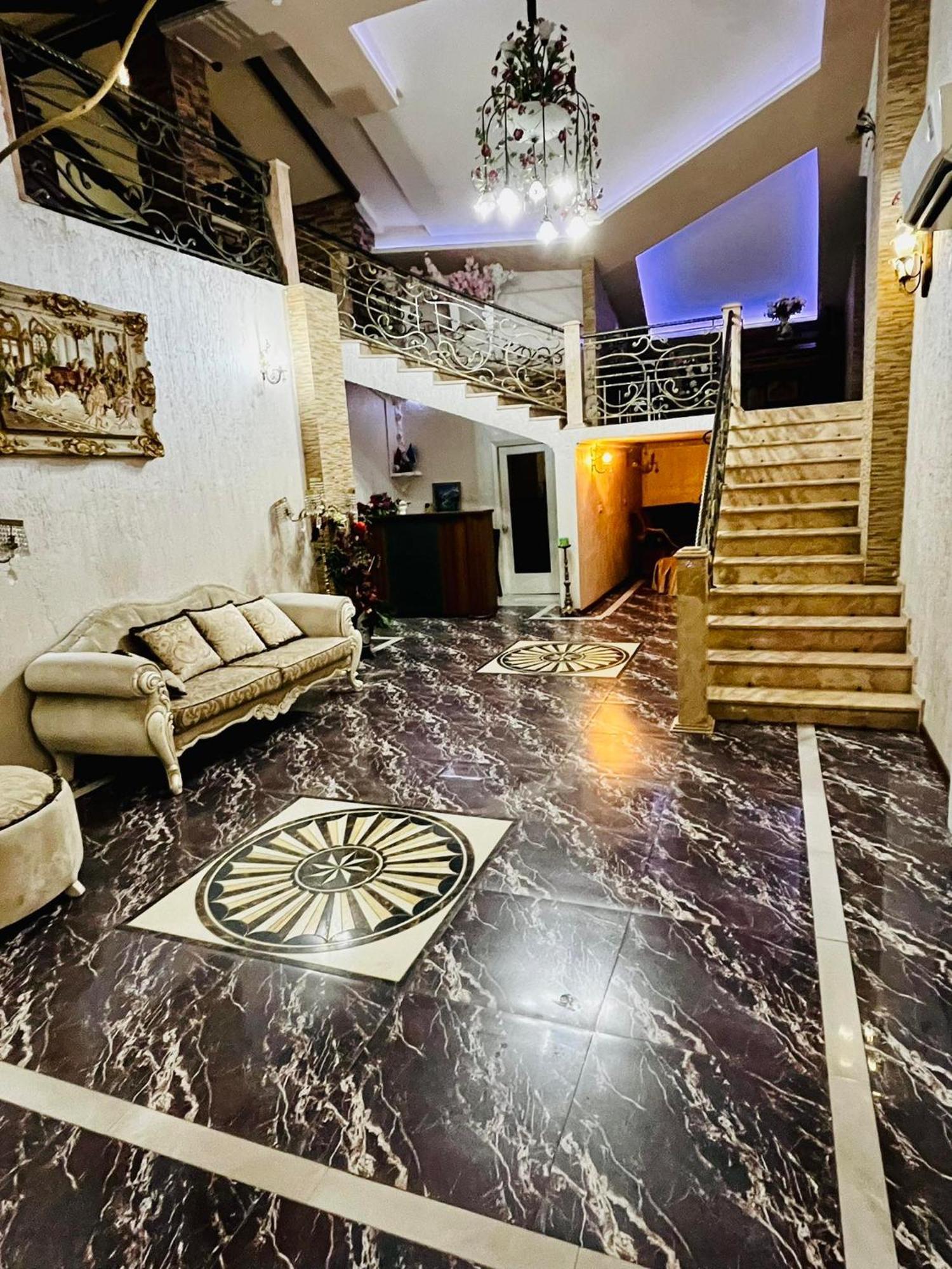 Lux Palace Hotel Kutaisi Eksteriør bilde