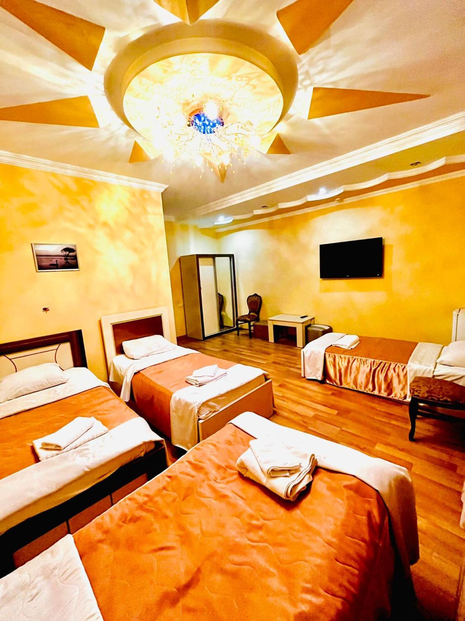 Lux Palace Hotel Kutaisi Eksteriør bilde