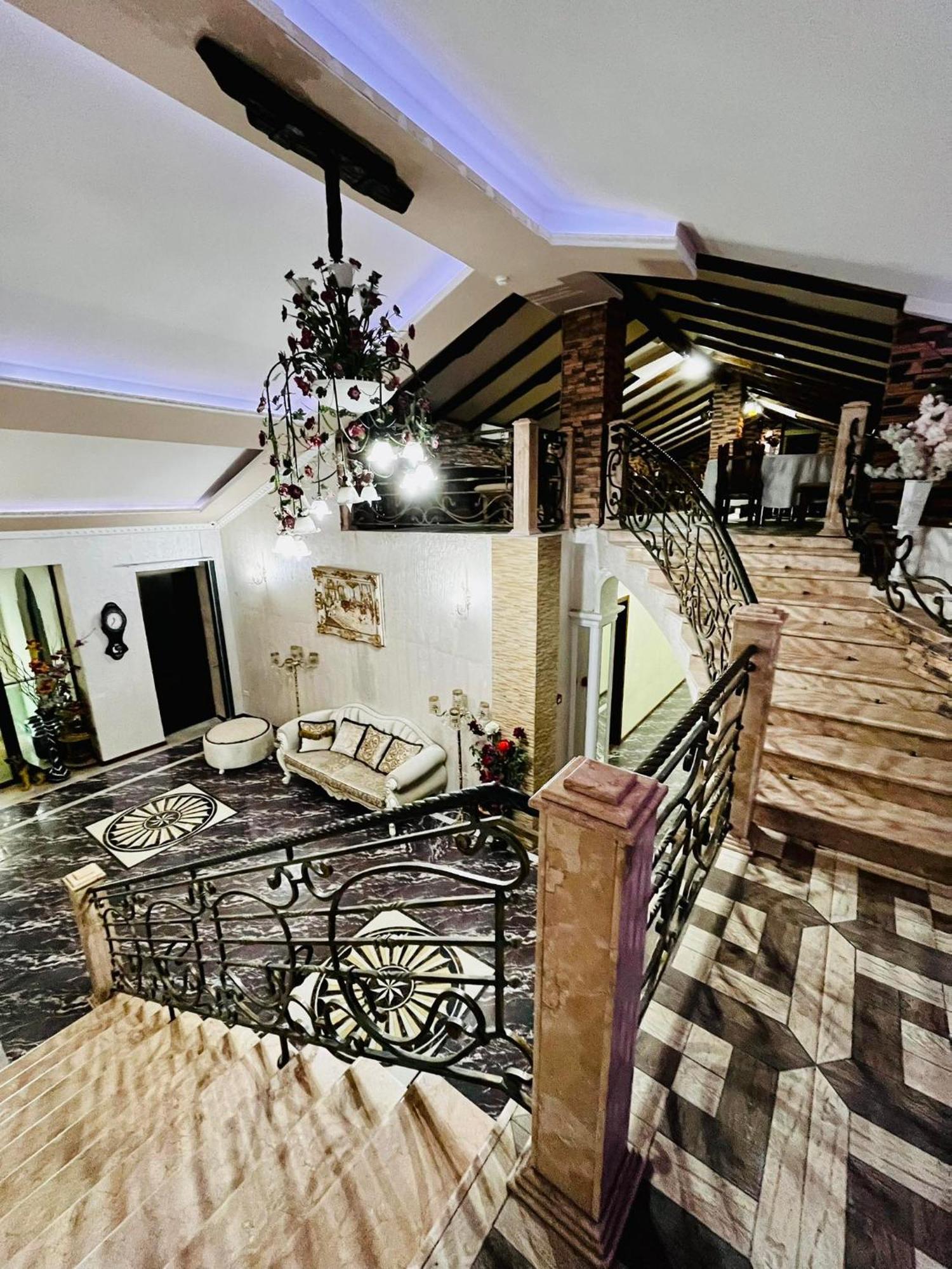 Lux Palace Hotel Kutaisi Eksteriør bilde