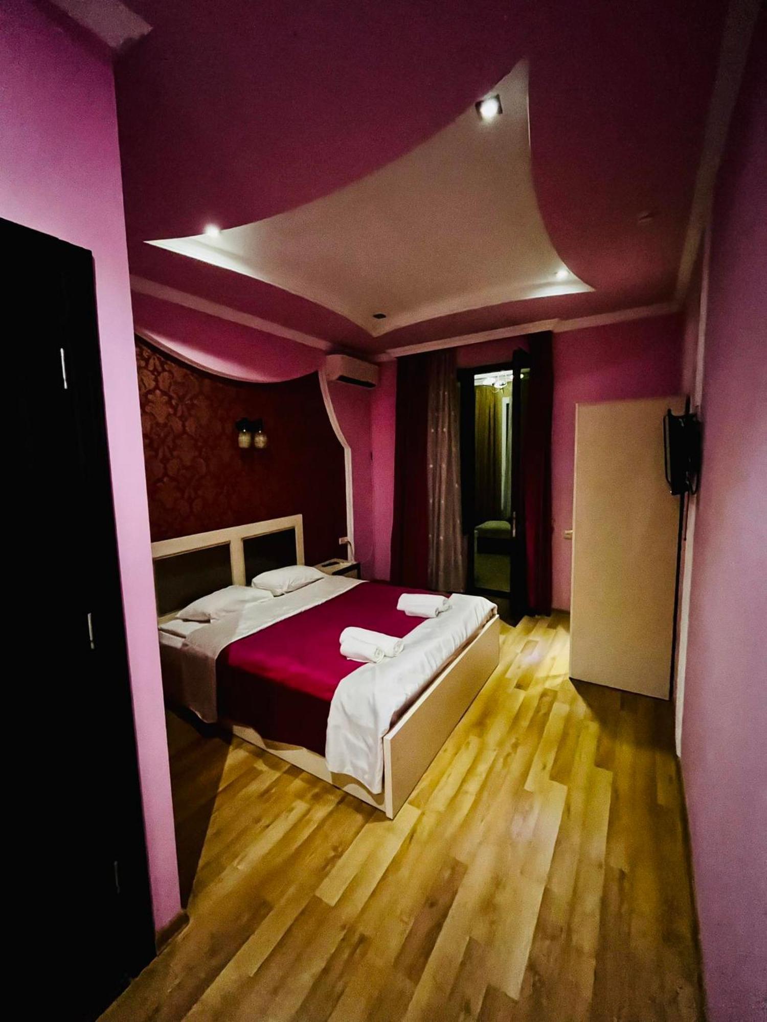 Lux Palace Hotel Kutaisi Eksteriør bilde