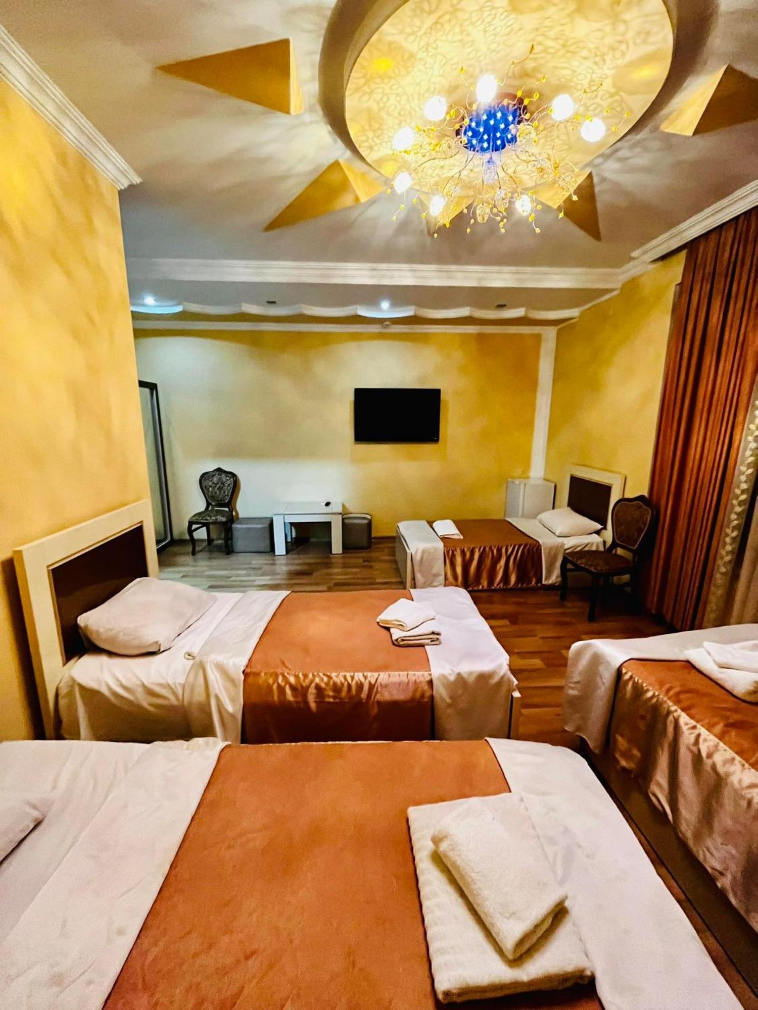 Lux Palace Hotel Kutaisi Eksteriør bilde