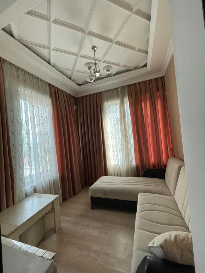 Lux Palace Hotel Kutaisi Eksteriør bilde