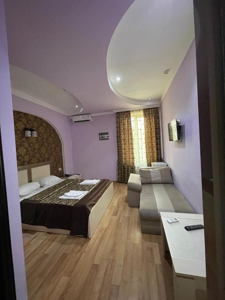 Lux Palace Hotel Kutaisi Eksteriør bilde