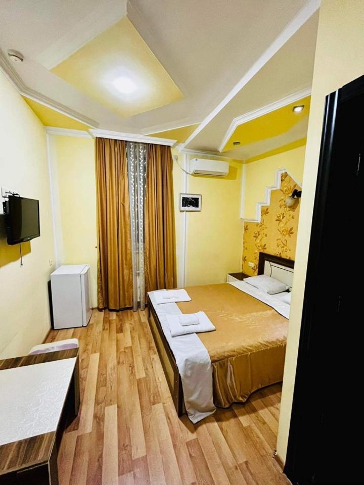Lux Palace Hotel Kutaisi Eksteriør bilde