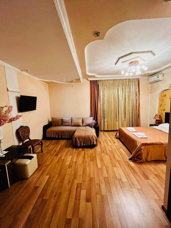 Lux Palace Hotel Kutaisi Eksteriør bilde