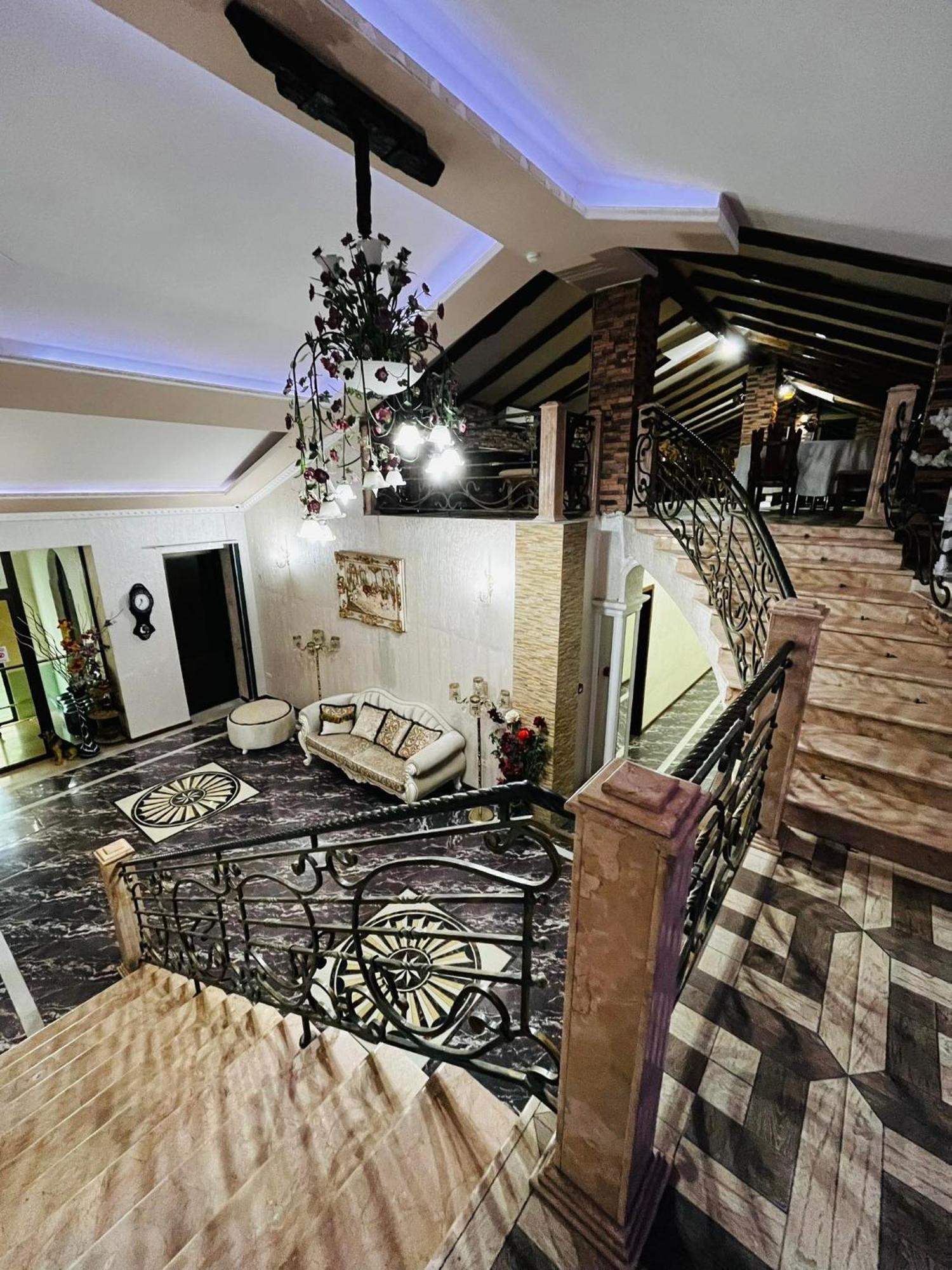 Lux Palace Hotel Kutaisi Eksteriør bilde