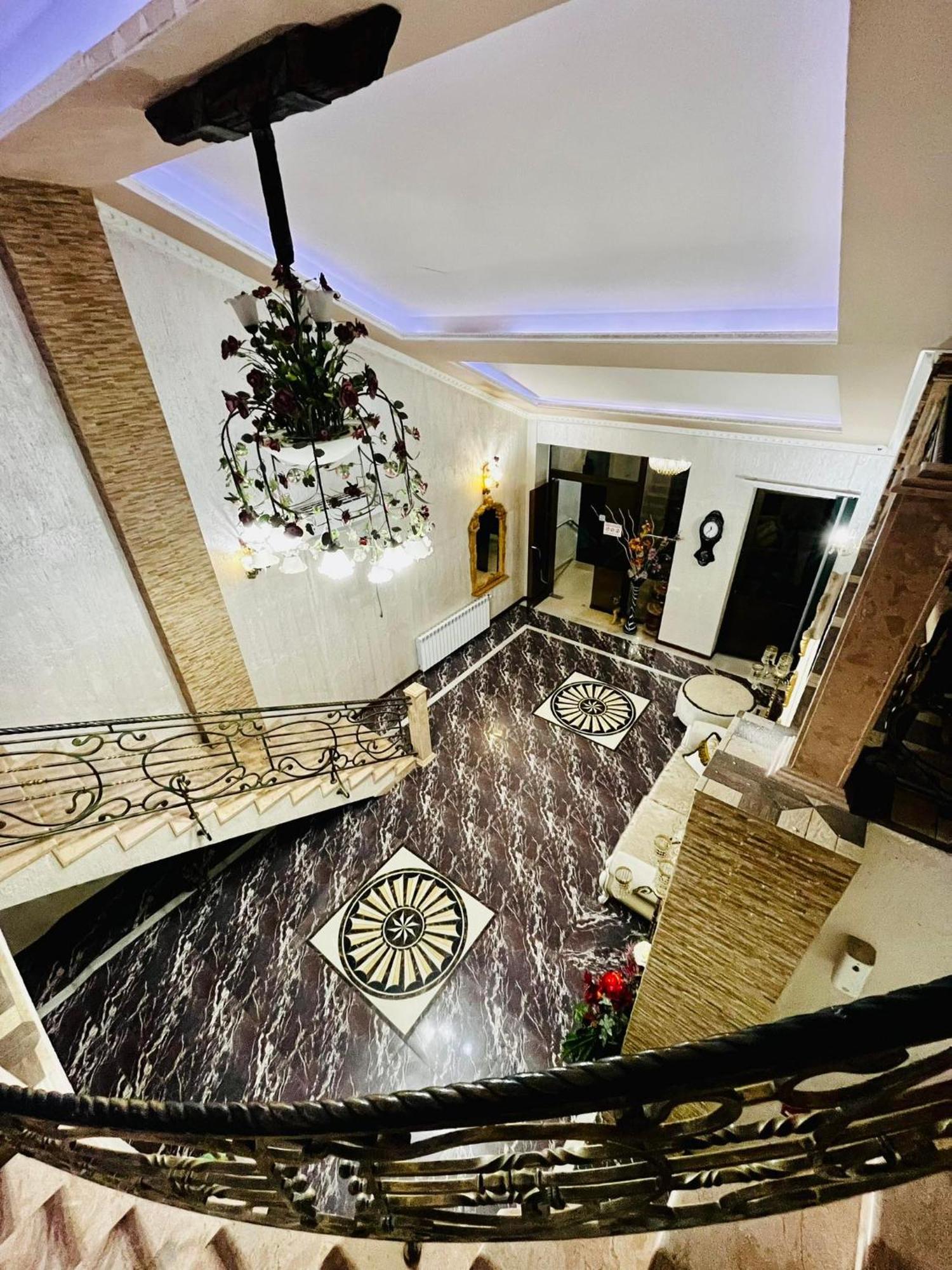 Lux Palace Hotel Kutaisi Eksteriør bilde