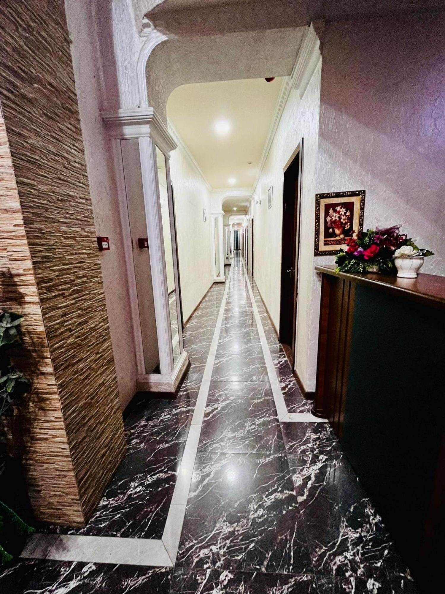 Lux Palace Hotel Kutaisi Eksteriør bilde