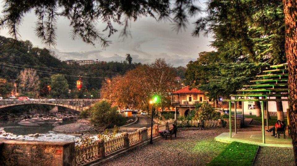 Lux Palace Hotel Kutaisi Eksteriør bilde