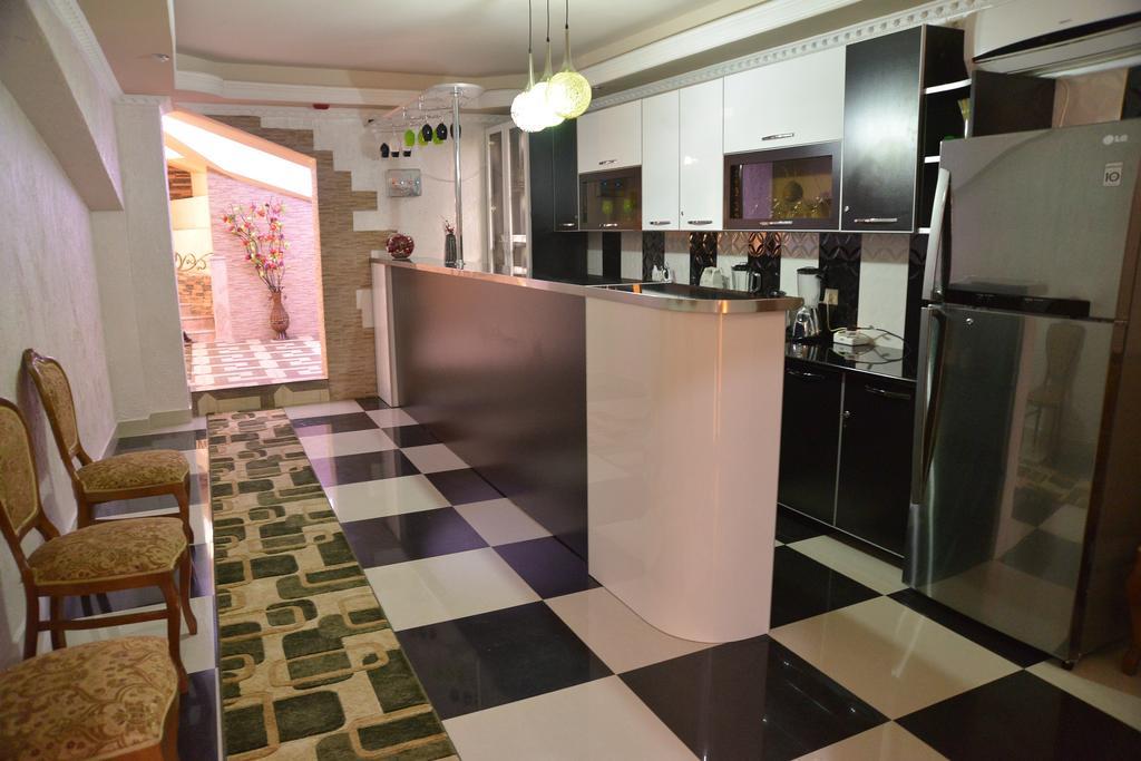 Lux Palace Hotel Kutaisi Eksteriør bilde