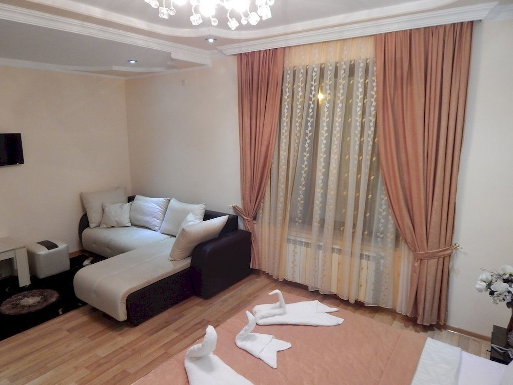 Lux Palace Hotel Kutaisi Eksteriør bilde