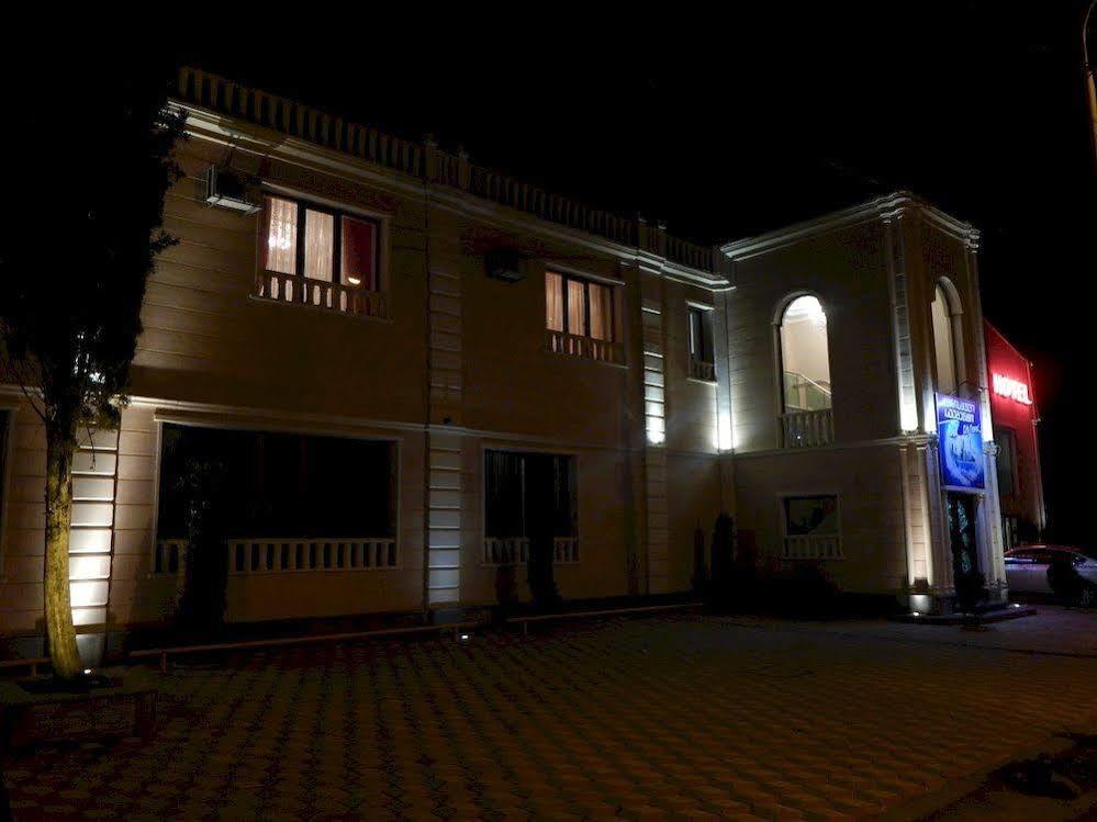 Lux Palace Hotel Kutaisi Eksteriør bilde
